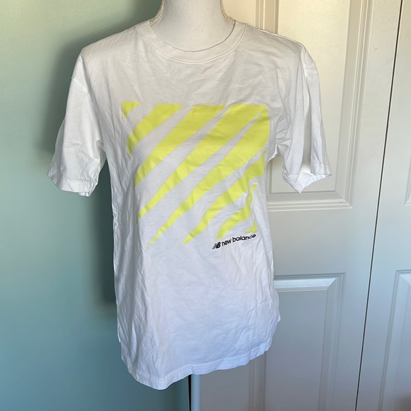 NWOT New Balance tshirt size Small - Picture 1 of 5